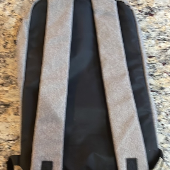 DSW Back Pack - Picture 2 of 4